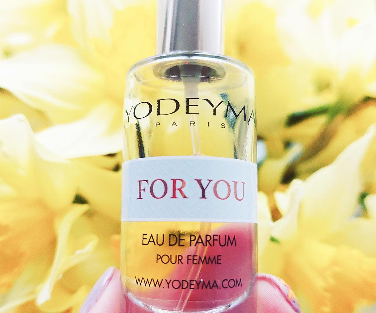 Yodeyma For You mini parfüm kézben tartva